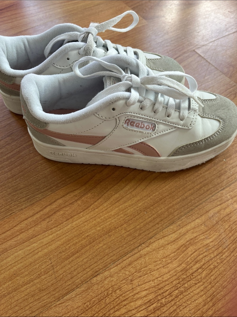 Reebok Kids Low-Top Sneakers in White and Pink